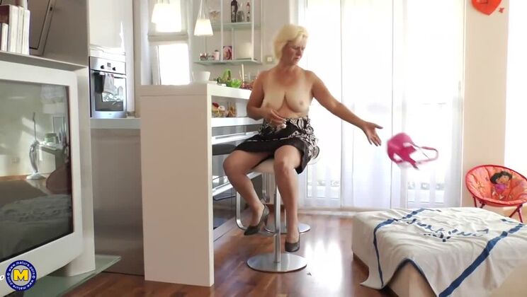 Horny Housewife Janice Loves To Get Wet And Wild